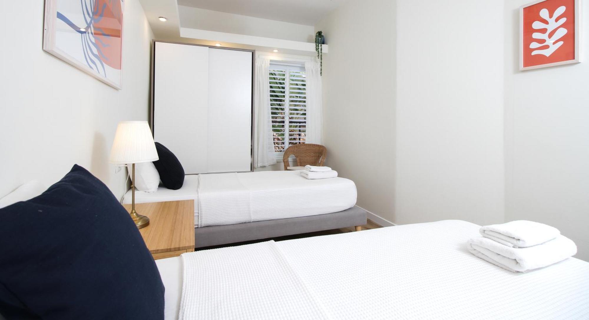 Quarto com Cama de Casal ou 2 de Solteiro